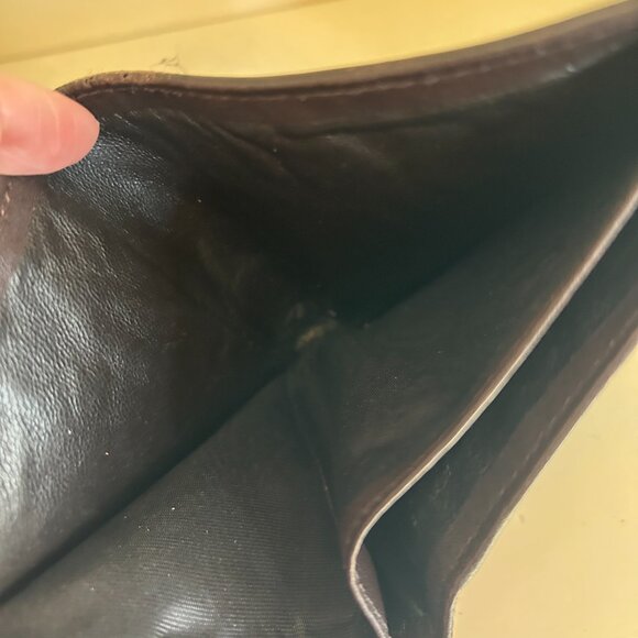 【9.28】#3 Preowned Value $350 Gucci Wallet - Picture 8 of 13